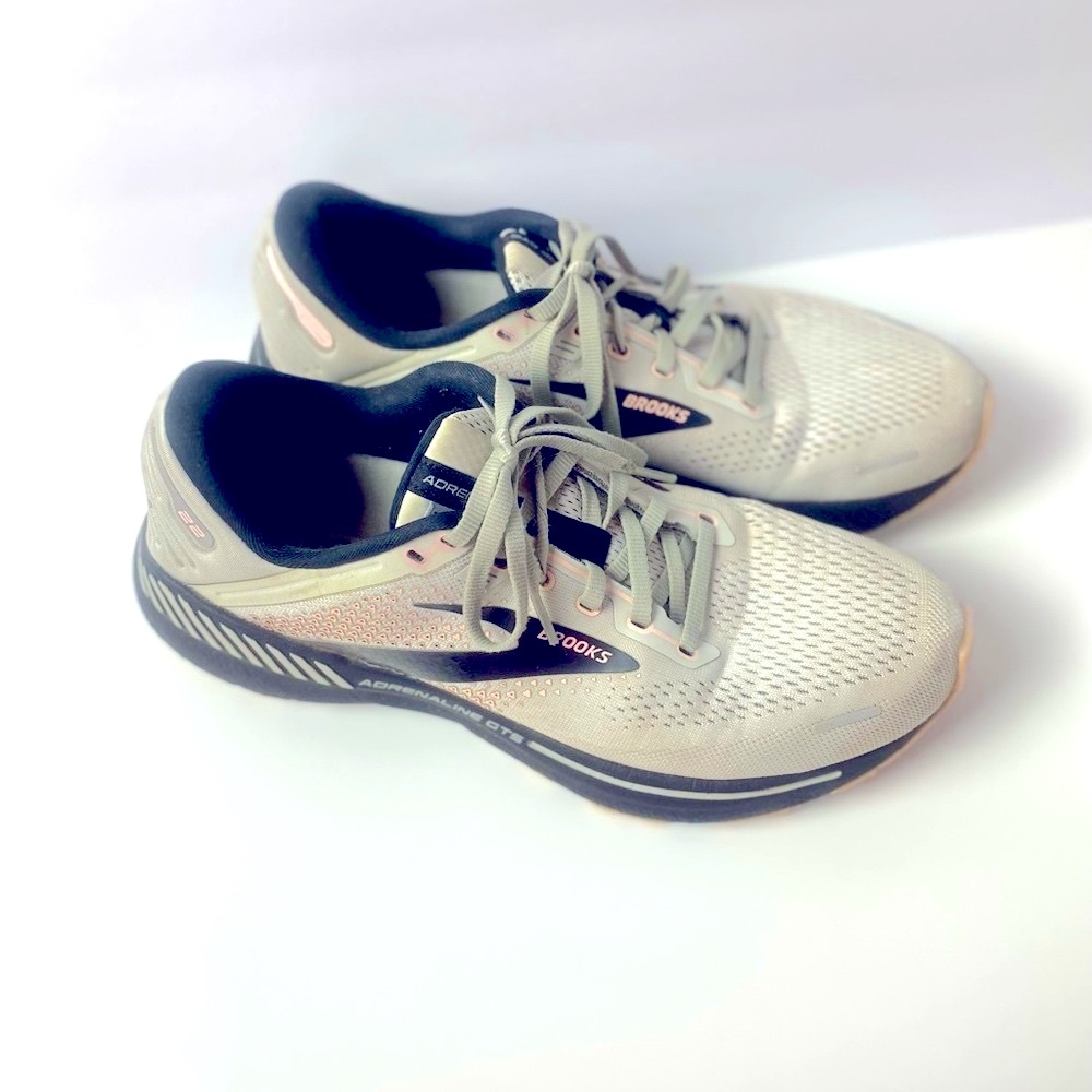 Brooks Adrenaline GTS 21 Light Gray Running Shoes Size 11 Men’s